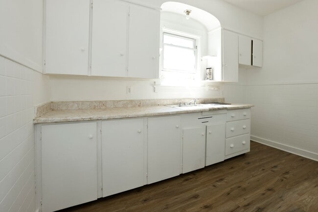 Building Photo - 257 Alphonse St