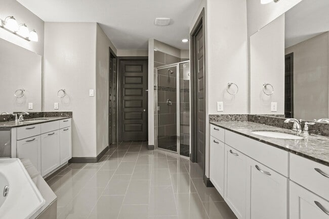 Building Photo - 14105 N Lake Branch Ln