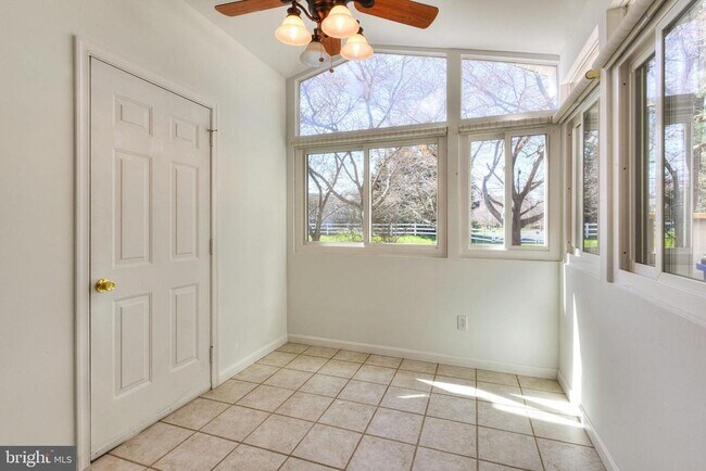 Building Photo - 141 Lakeside Dr