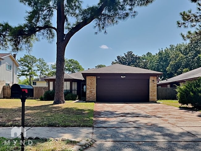 Building Photo - 8111 Valeta Dr