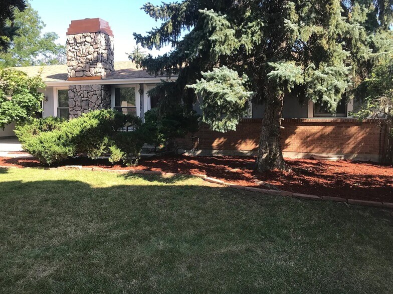 Front of house - 1220 Alpine Pl