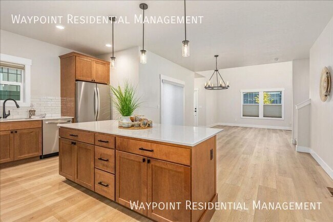 Building Photo - 1704 E Cutgrass Ln