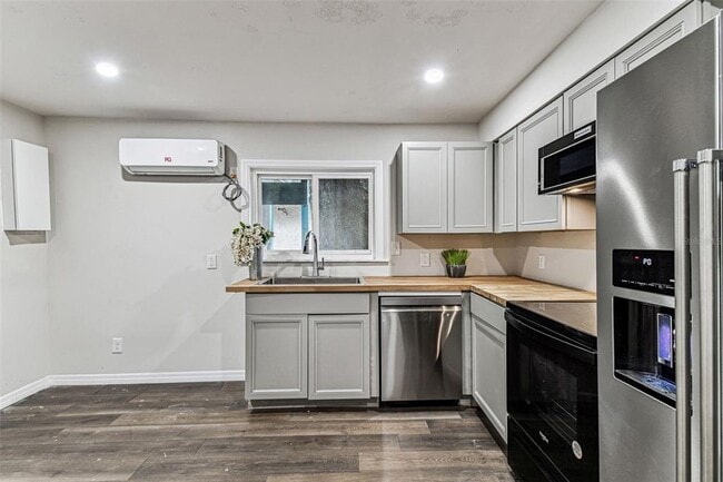 Building Photo - 1006 E 26th Ave