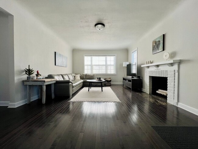 Building Photo - Beautiful 4 Bed 3 Bath Home for Rent! Great Location, Modern Updates!