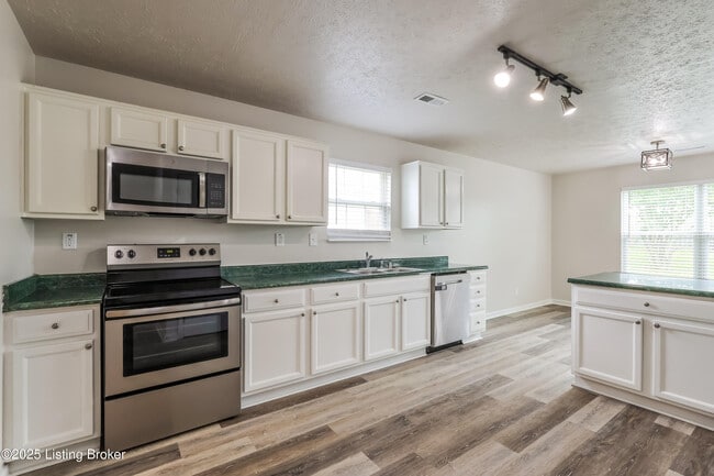 Building Photo - 536 Matterhorn Dr
