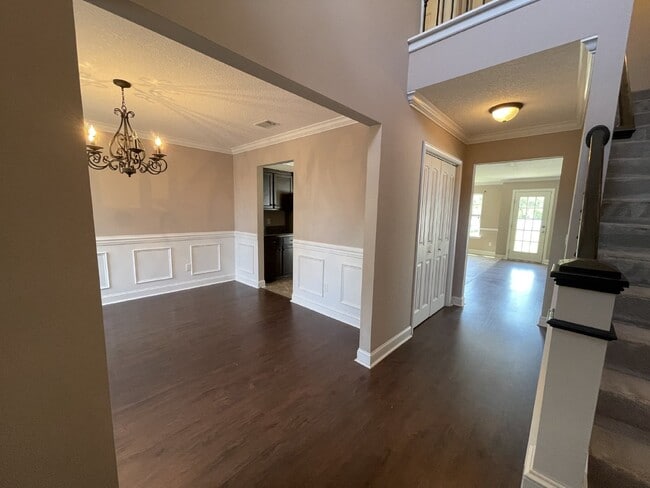 Building Photo - Home For Rent