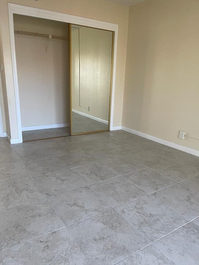 Building Photo - 6521 Racquet Club Dr