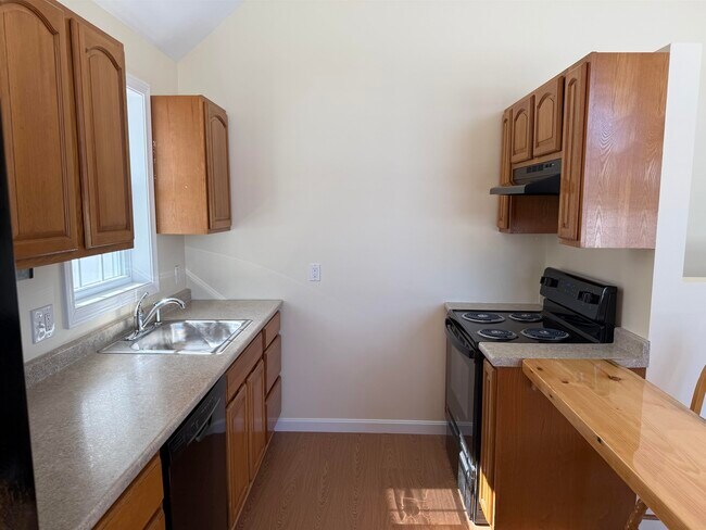 Building Photo - 276 Fremont Rd