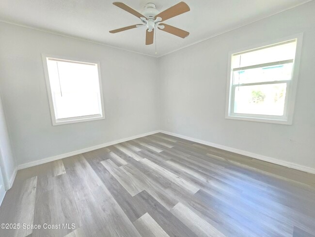 Building Photo - 484 Poinciana Dr