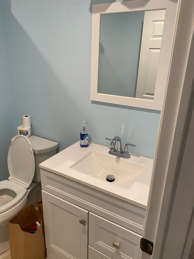 Building Photo - 674 Park Ave