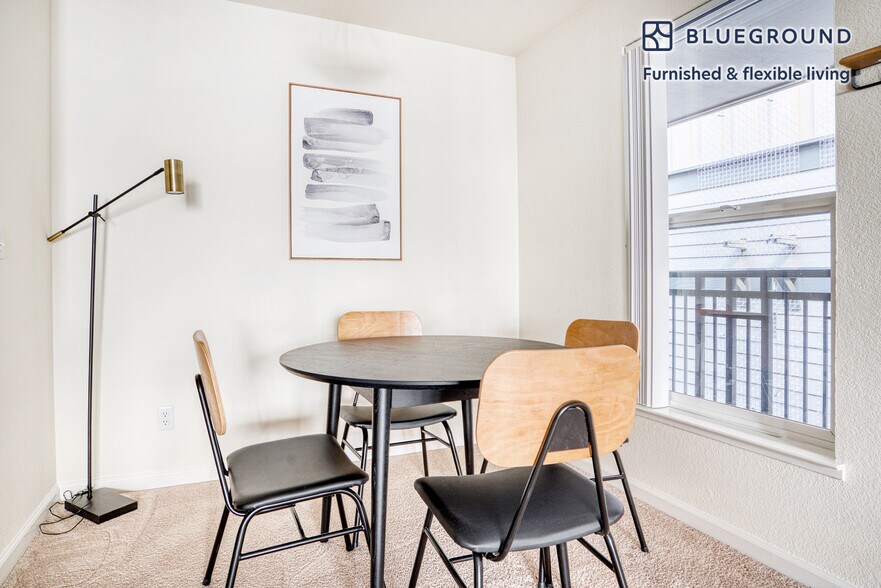 Building Photo - 1220 N Fair Oaks Ave