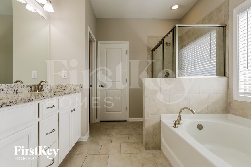 Building Photo - 4895 Frontier Dr