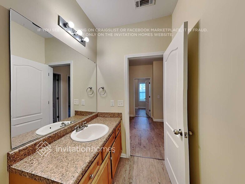 Building Photo - 2420 Brighton Ct