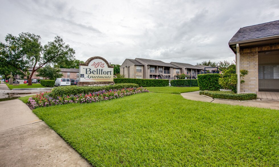 The Bellfort 7950 Bellfort St Houston TX 77061 Apartment Finder