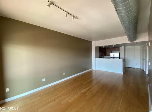 Building Photo - 310 S 4th St