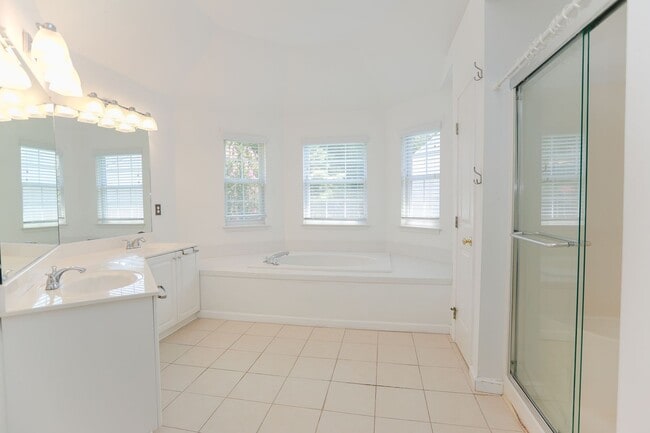 Building Photo - Gorgeous 5 Bedroom Rental in Virginia Beach