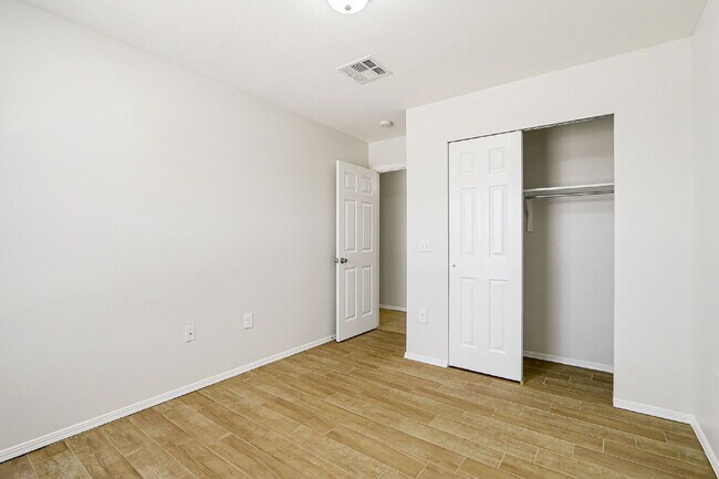 Building Photo - 3214 N Stanton St