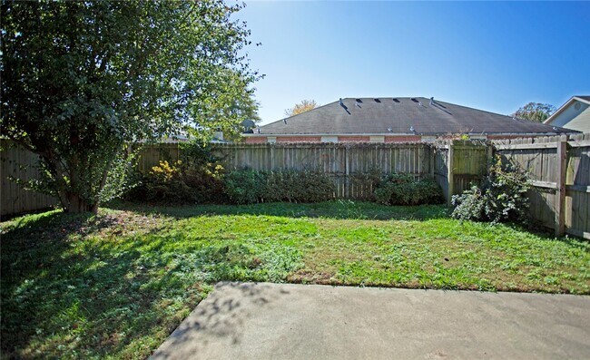 Building Photo - 58 Holly Dr