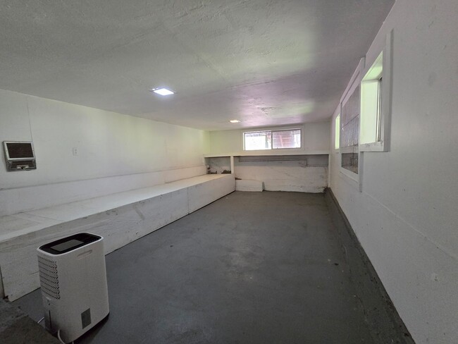 Building Photo - Large and stunning home in rural Sebastopol!