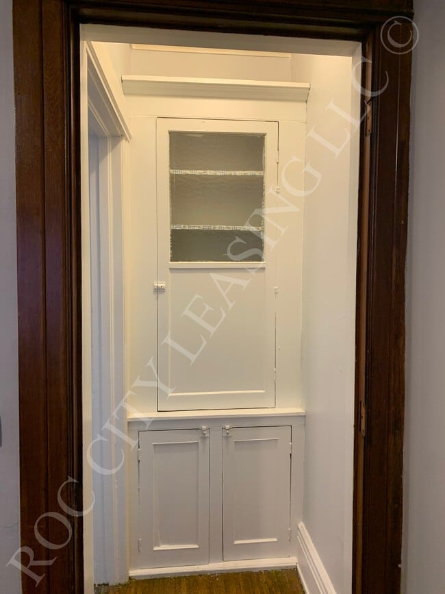 Building Photo - 1079 Monroe Ave