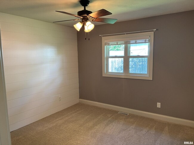 Building Photo - 90 Pinehurst Dr