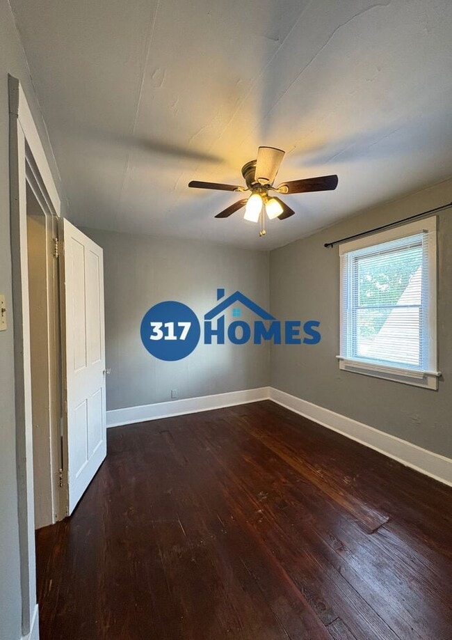 Building Photo - Lovely 2 Bedroom Duplex