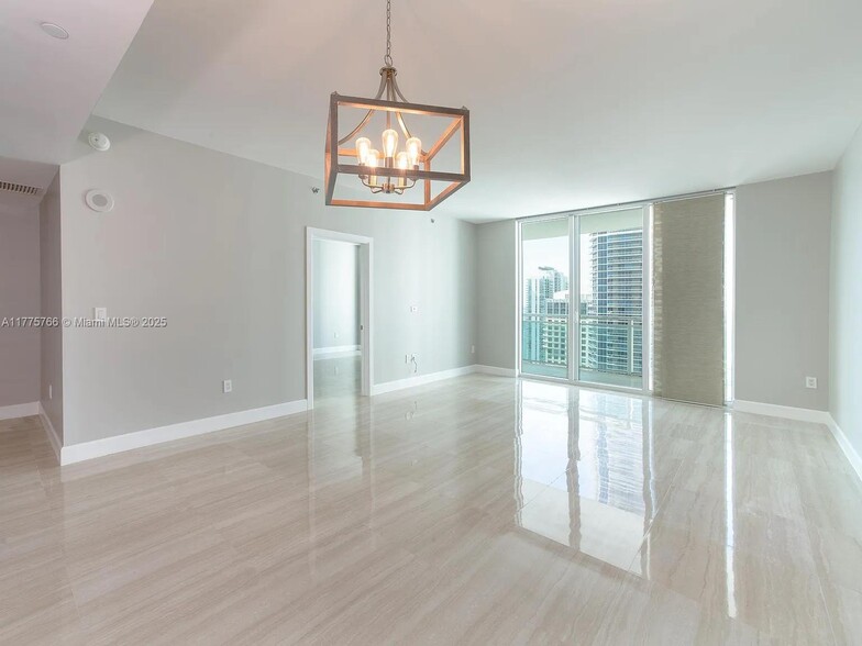 Building Photo - 950 Brickell Bay Dr