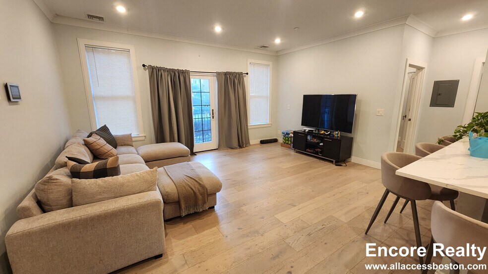 Building Photo - 39 Cummins Hwy