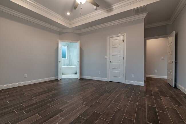 Building Photo - 1431 Water Way Dr