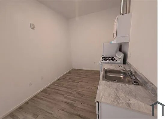 Building Photo - 10501 Wilmington Ave