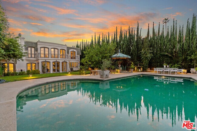 Building Photo - 18875 Pasadero Dr