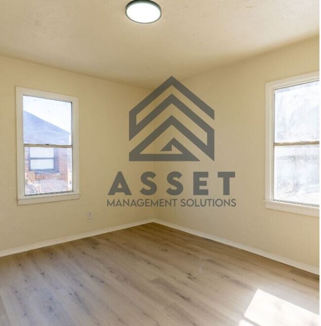 Building Photo - 422 E Northrup Dr