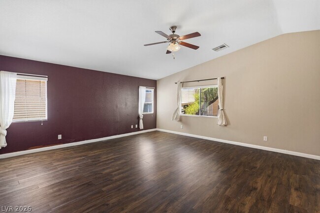 Building Photo - 527 Newberry Springs Dr