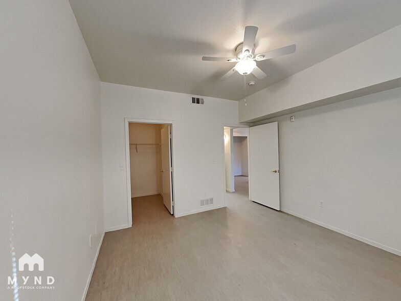 Building Photo - 9620 W Russell Rd