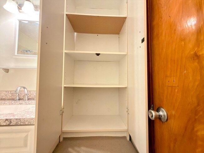 Building Photo - 45 Kinglet Dr