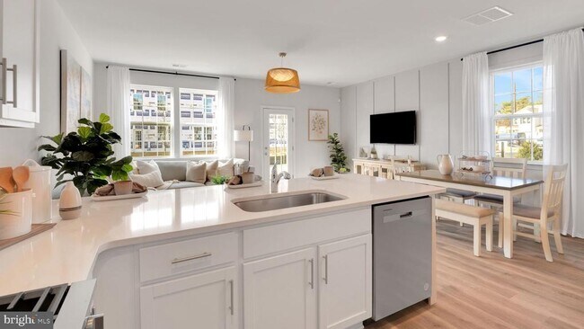 Building Photo - 211 Hermosa Dr