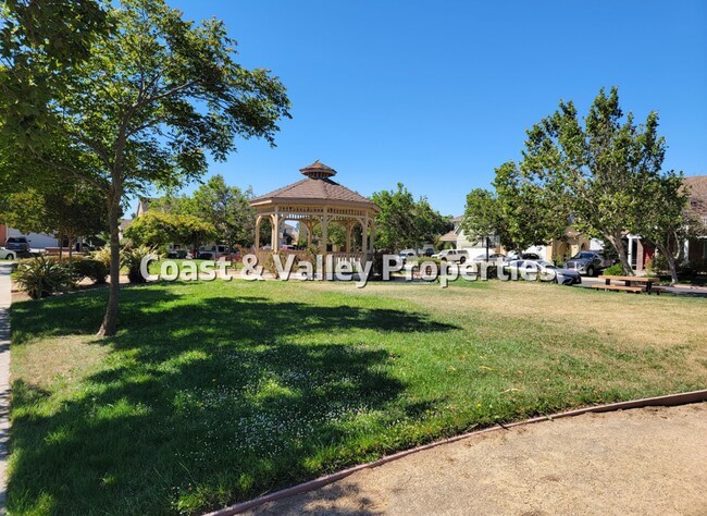 Building Photo - FOR RENT 3BD HOUSE IN GREENFIELD