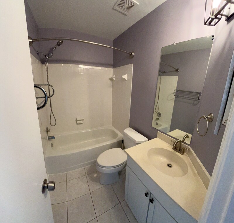 Building Photo - 1633 Carriage House Terrace