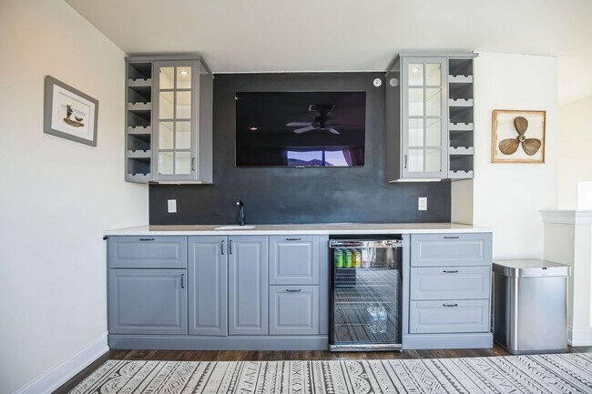 Building Photo - Gorgeous Conshohocken 3 Bedroom, 2.5 Bath END Unit Townhome With Amazing Views!