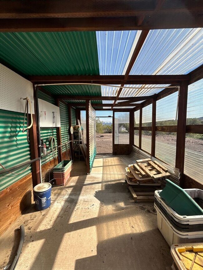 Building Photo - READY TO VIEW NOW! Adorable 3 Bed 2 Bath Home in New River NO HOA