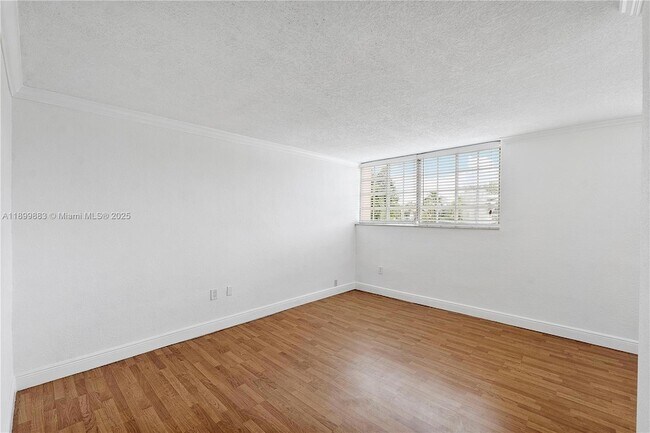 Building Photo - 300 Madeira Ave