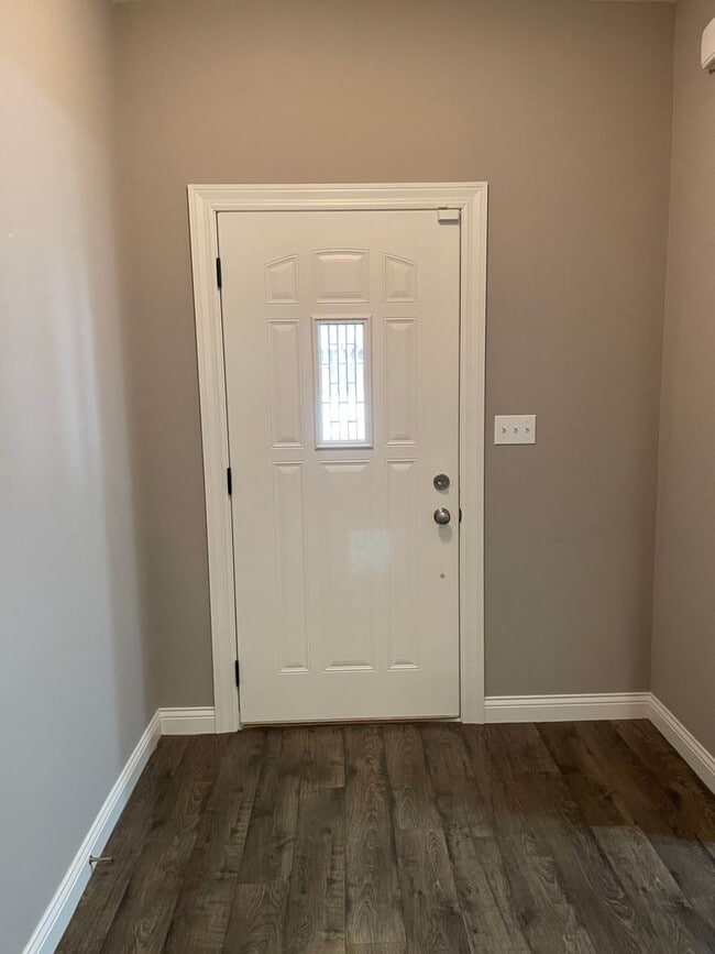 Building Photo - Custom Built 3 bed 2.5 bath Home Nestled A...