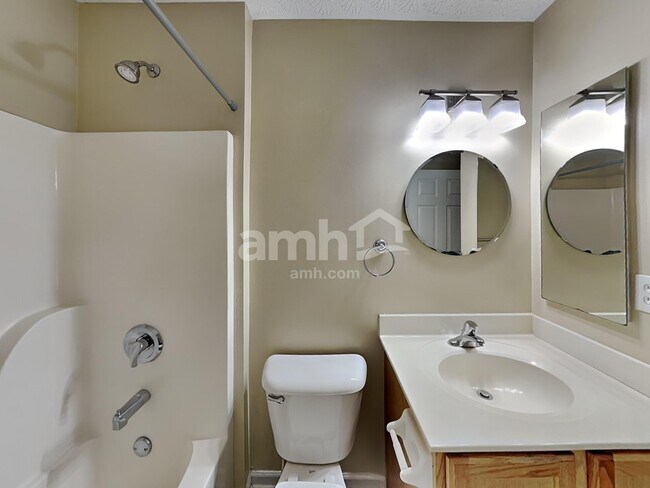 Building Photo - 6031 Delfair Ln