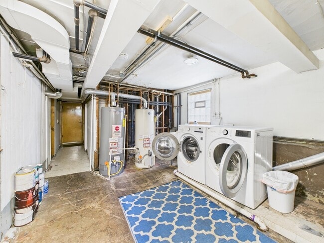 Building Photo - 4318 N Albany Ave