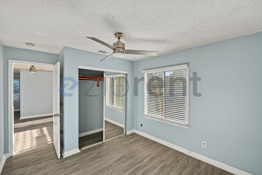 Building Photo - Unit