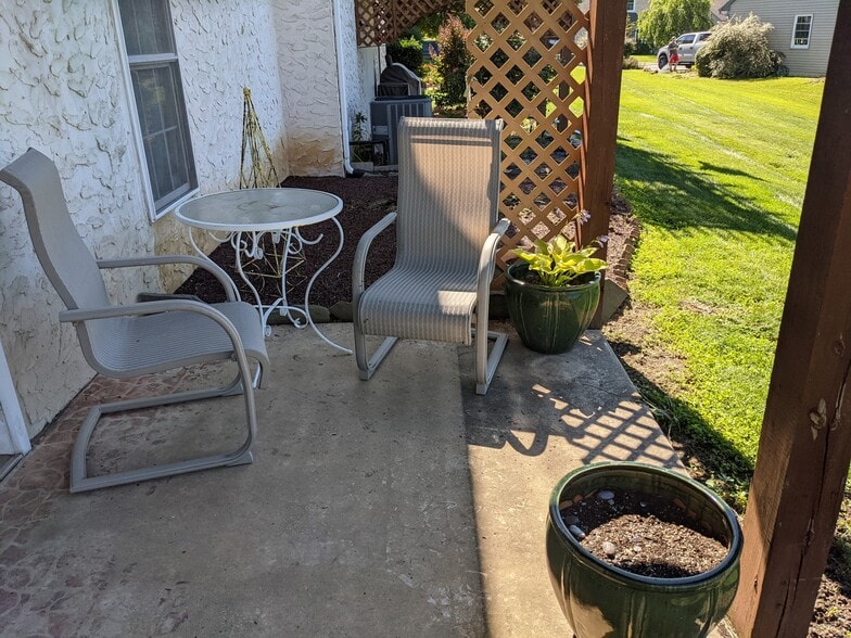 Patio - 49 Knollwood Rd