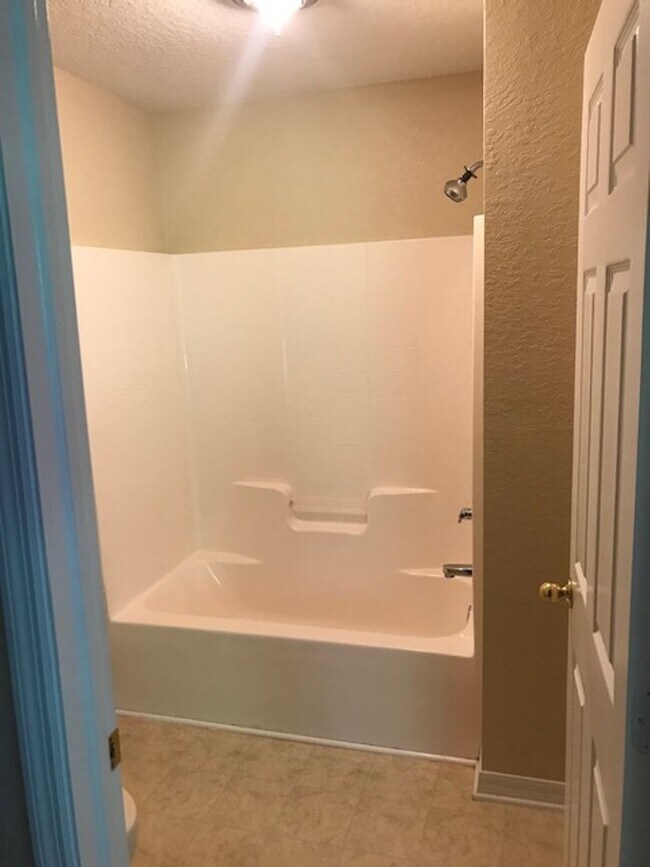 Building Photo - 3-2-2 With Great Room