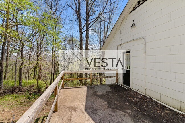 Building Photo - 118 Pine Hill Dr
