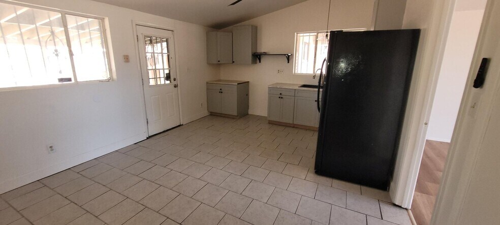 Building Photo - 6833 E Oberlin Dr