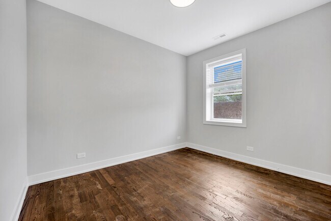 Building Photo - 2350 S Leavitt St
